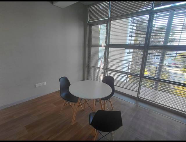 183M² OFFICE TO LET IN CHARTWELL